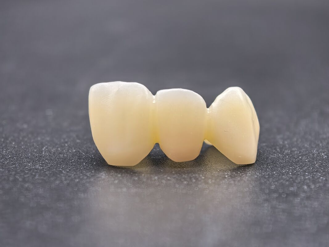 Zirkoniumblok voor Tandheelkunde met Geavanceerd Gradiëntontwerp en Chemische Stabiliteit voor Prestaties in Precisie CAD CAM Tandheelkundige Fabricage